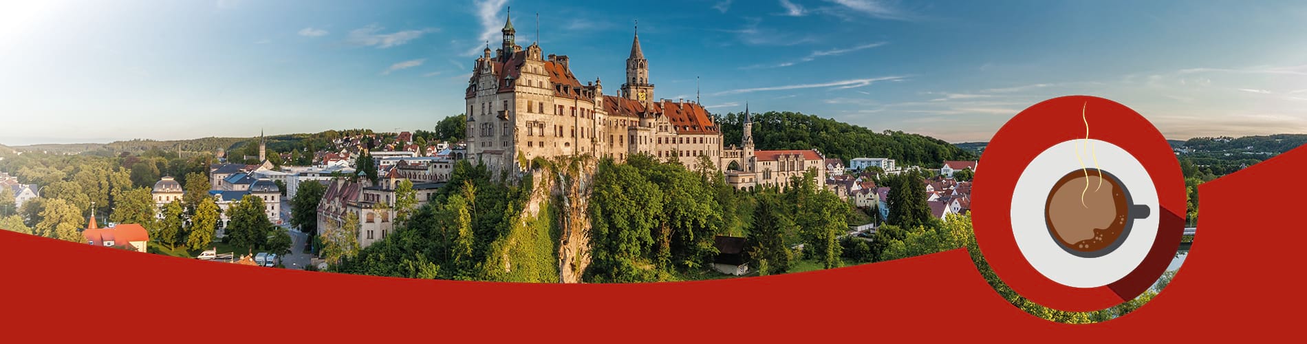 Das Bild zeigt die schöne Landschaft von Sigmaringen, insbesondere das Schloss Sigmaringen. Eine gezeichnete Kaffeetasse assoziiert das Thema "Newsletter am Morgen" der Schwäbischen Zeitung.